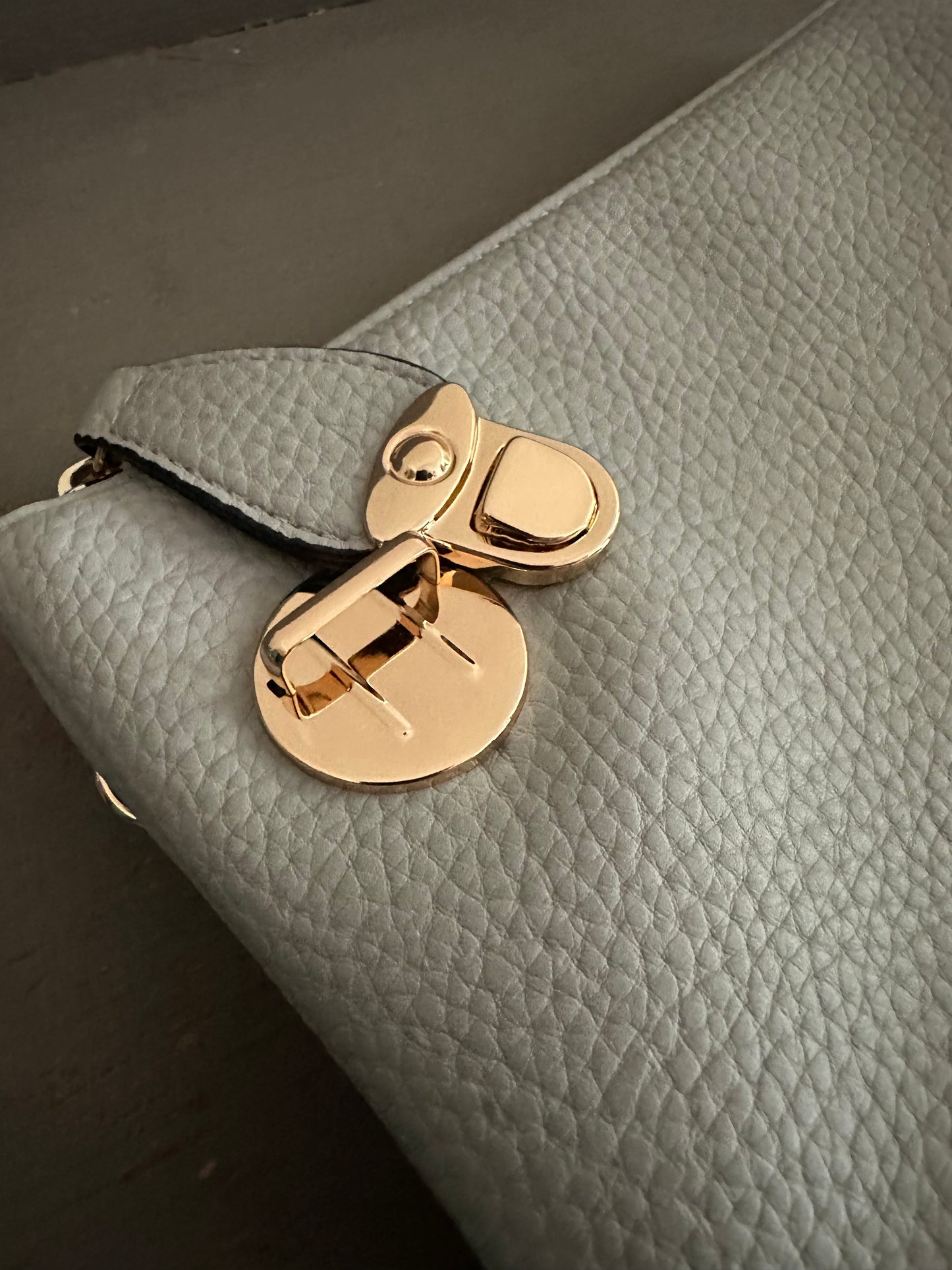 Crossbody & Wristlet Handbag - Light Grey