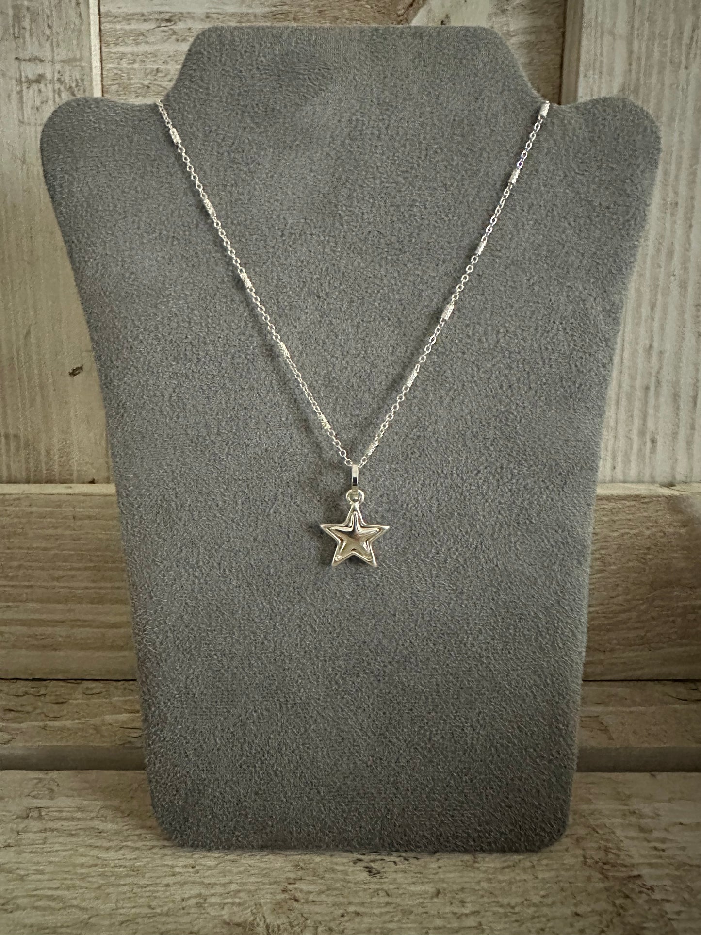 Star Pendant Short Necklace