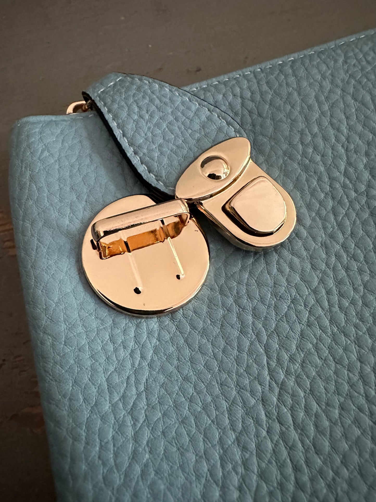 Crossbody & Wristlet Handbag - Light Blue