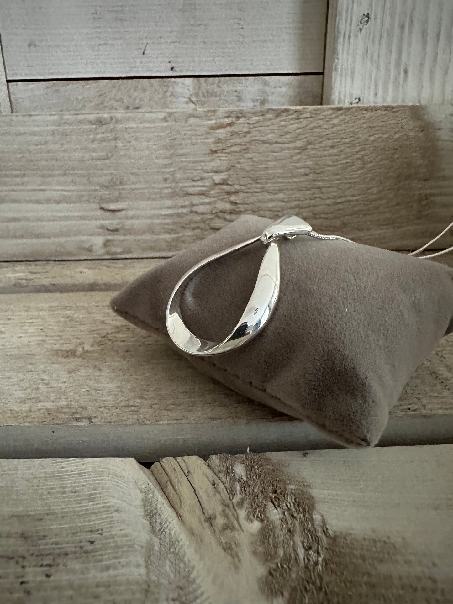 Silver Coloured Pendant Short Necklace
