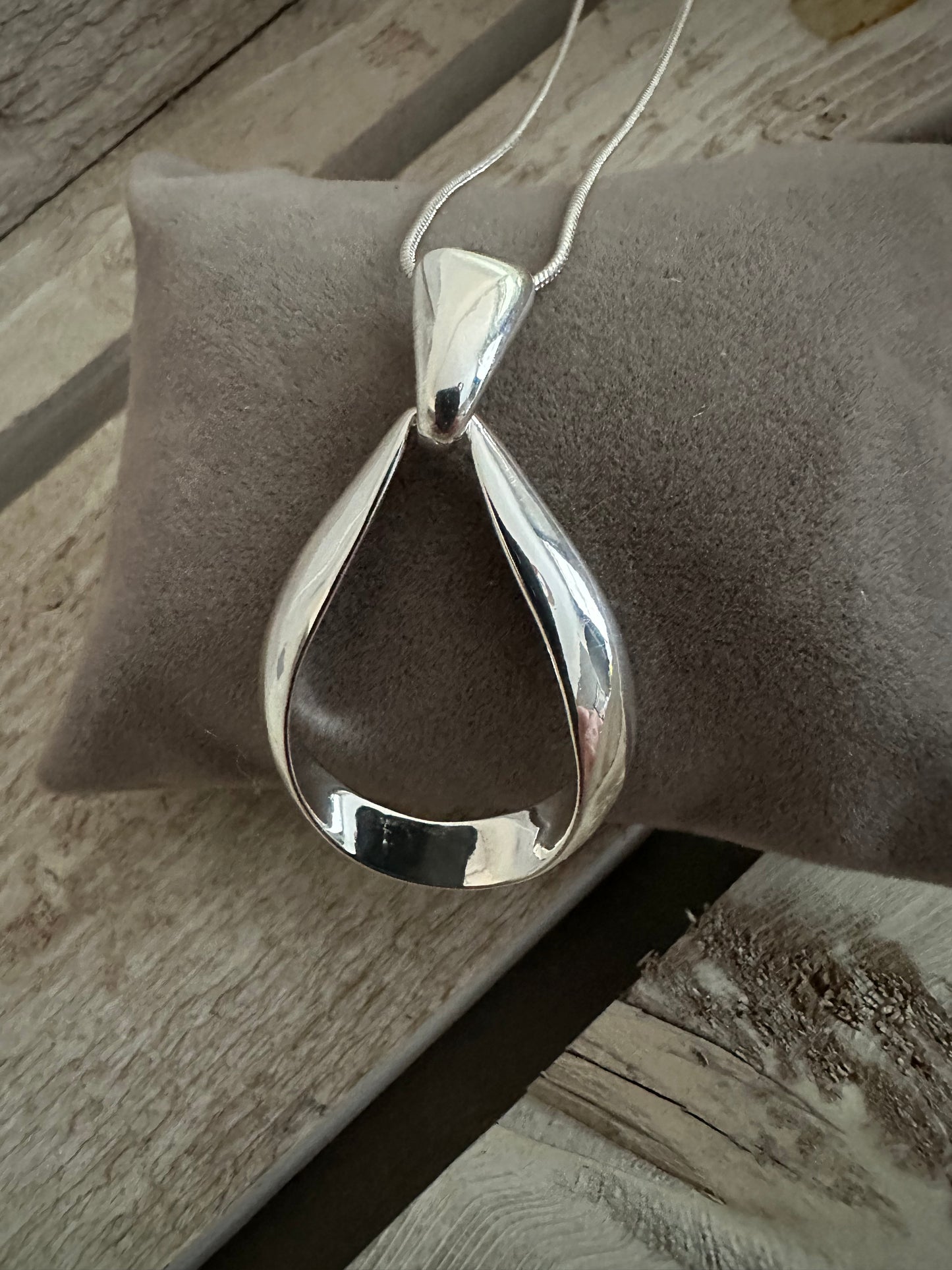 Silver Coloured Pendant Short Necklace
