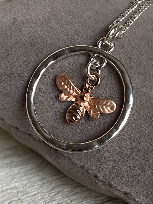 Bee Pendant Short Necklace