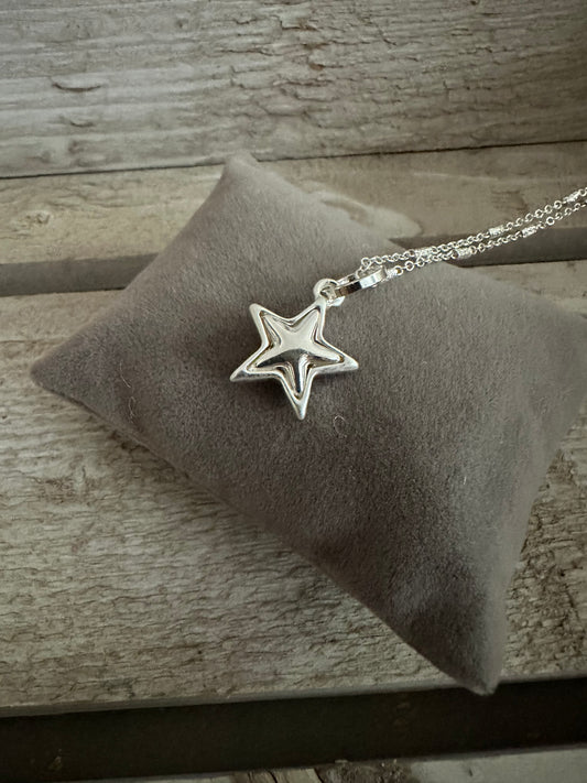 Star Pendant Short Necklace