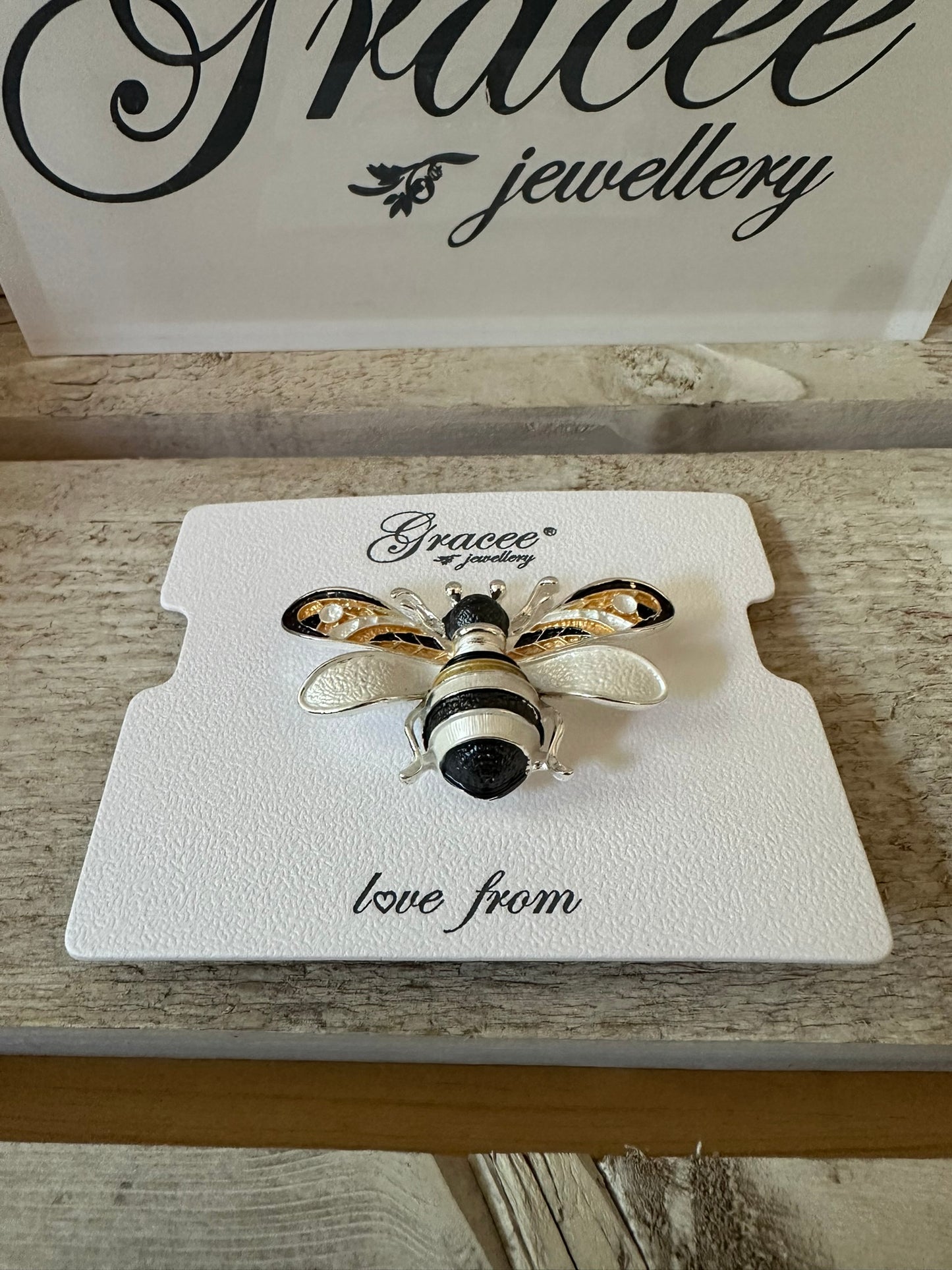 Bee Magnetic Brooch