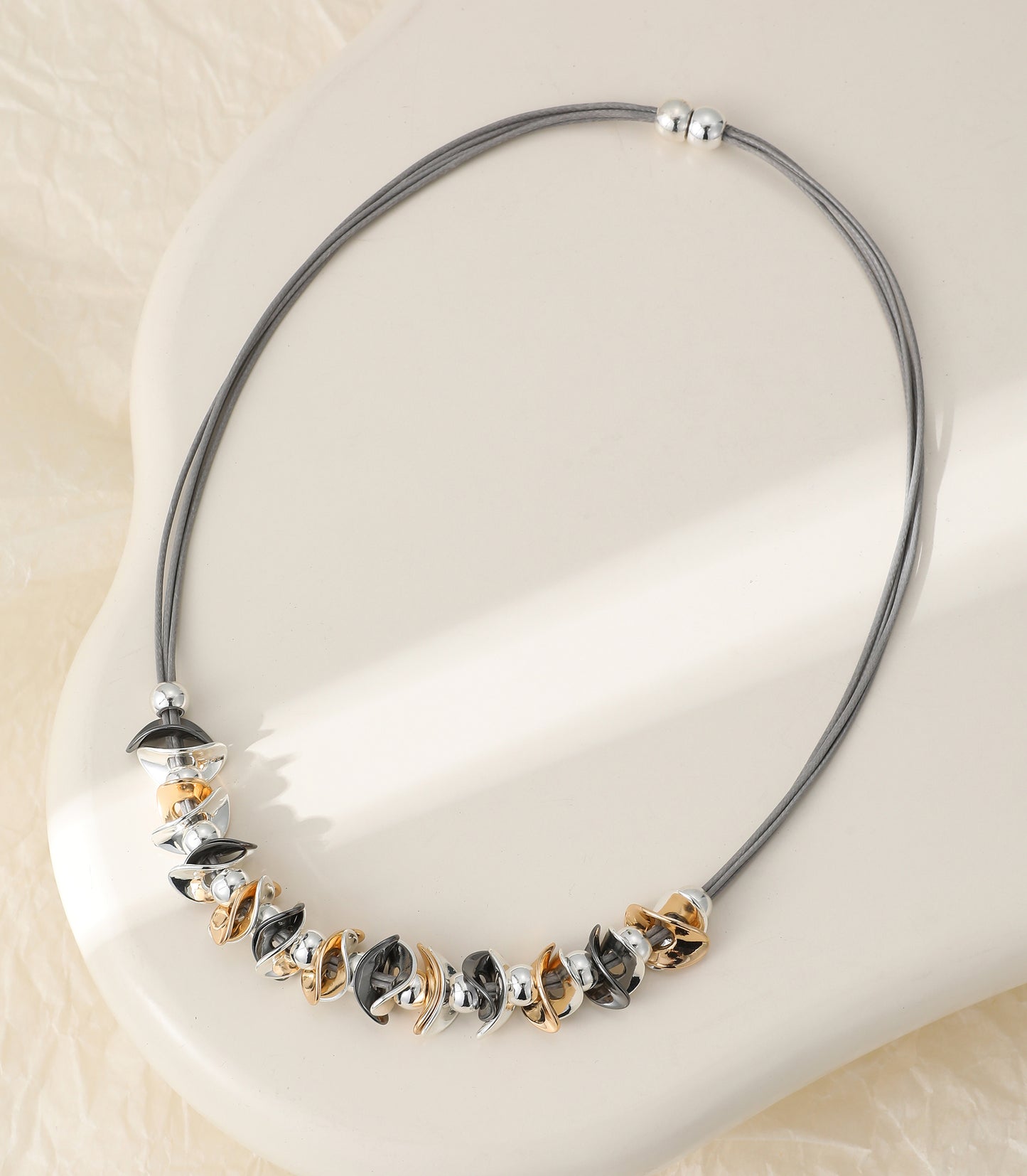 Magnetic Clasp Short Necklace